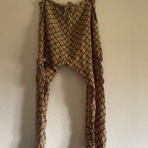 Acacia Cambodia in daisy block pants